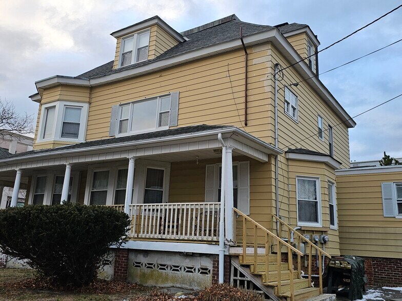 Building Photo - 401 Sewall Ave
