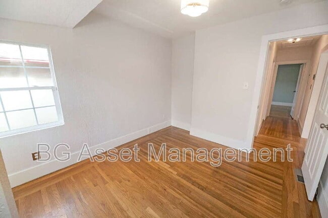 Building Photo - 5524 Shattuck Ave.