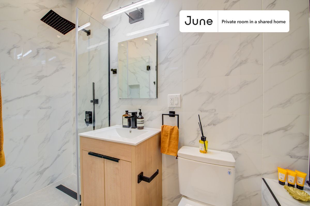 Building Photo - Absolutely ROOM at The Central Park Manhattan House