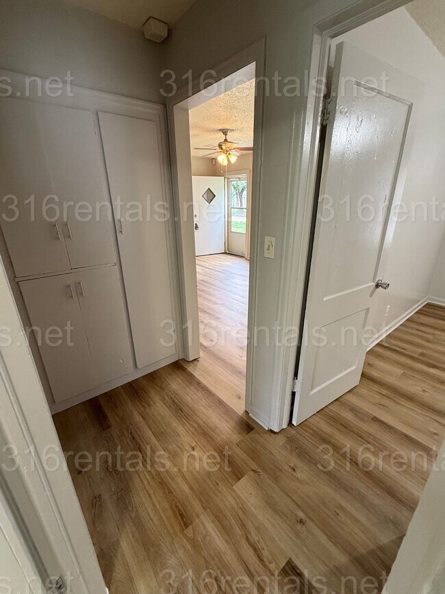 Building Photo - $975 - 3 bedroom / 1 bathroom - Single Fam...