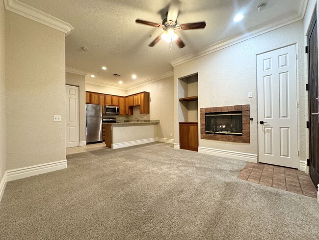 Building Photo - AVAILABLE NOW!!! DOWNSTAIRS 1 Bedroom 1 Ba...