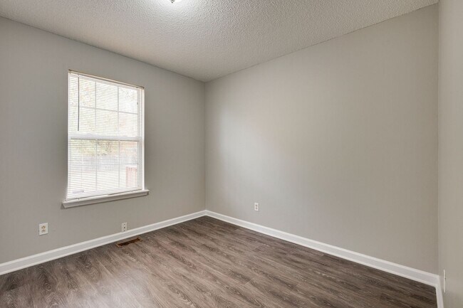 Building Photo - 528 Indian Ave