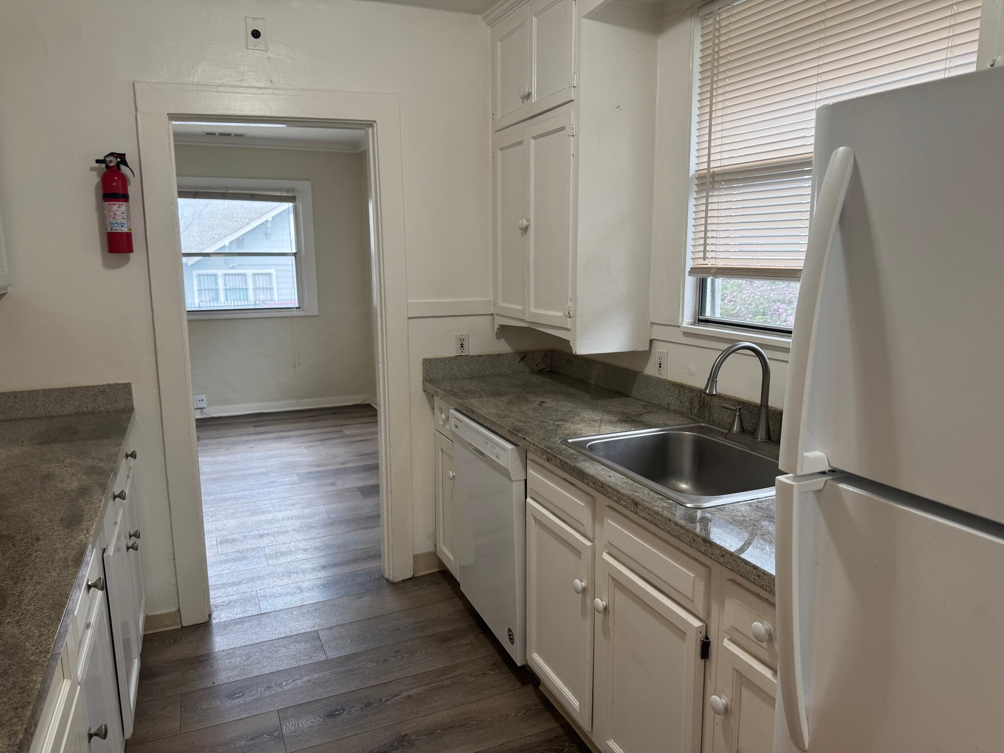 Building Photo - 4056 Santa Rita St