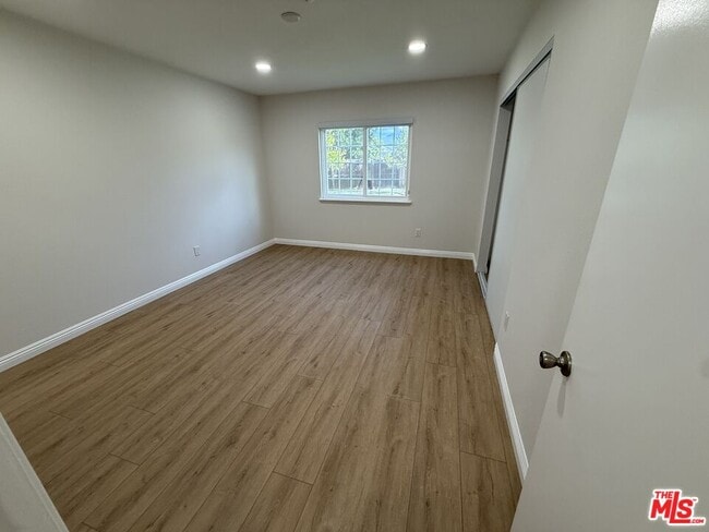 Building Photo - 20224 Kinzie St