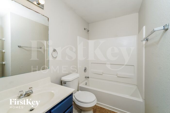 Building Photo - 9334 Maple Silver