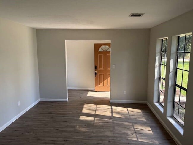 Building Photo - 540 River Plantation Dr