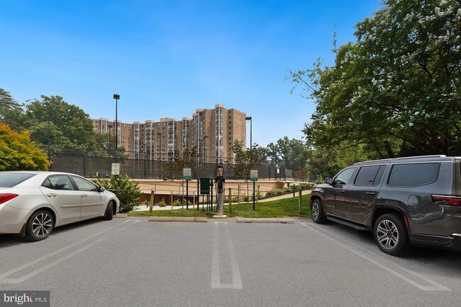Building Photo - 5901 Mt Eagle Dr