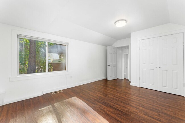 Building Photo - 405 - BEAVER DUPLEX