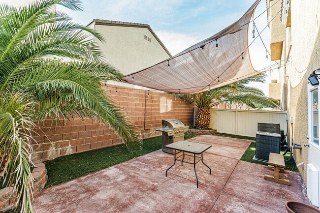 Building Photo - 3 story home