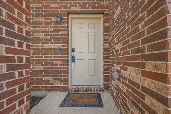 Building Photo - 20111 Brookwood Holw