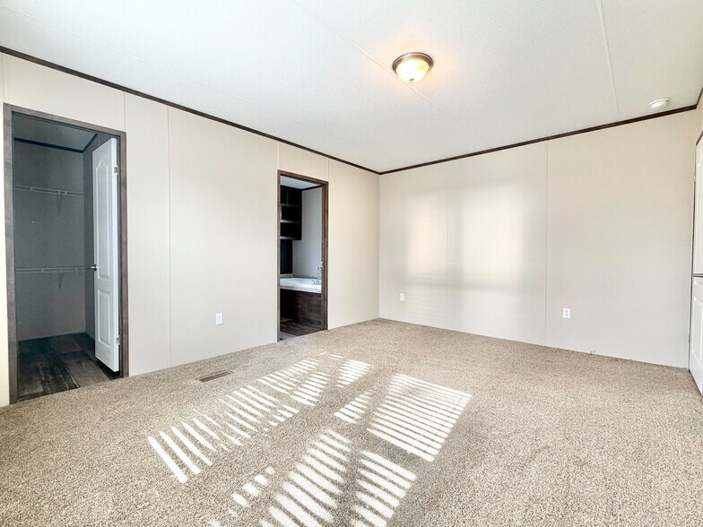 Building Photo - 117 Betty St