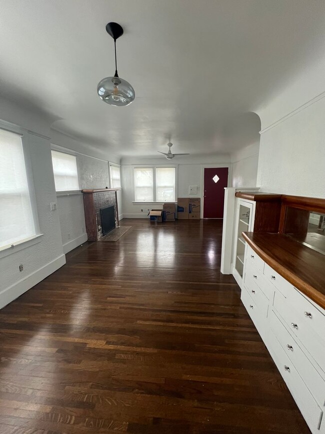 Building Photo - 2 bedroom house for rent