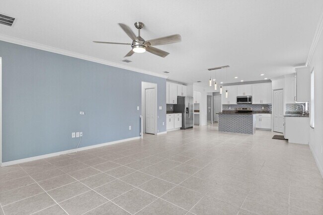 Building Photo - 681 SW Millard Dr