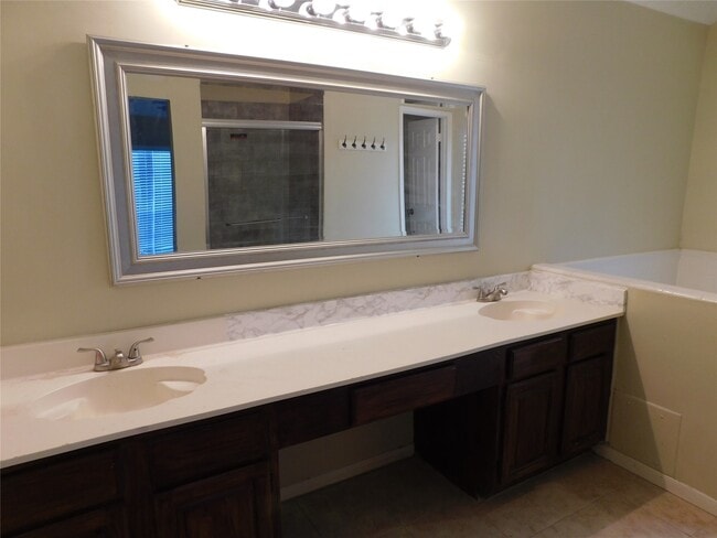 Building Photo - 3303 Rimrock Dr