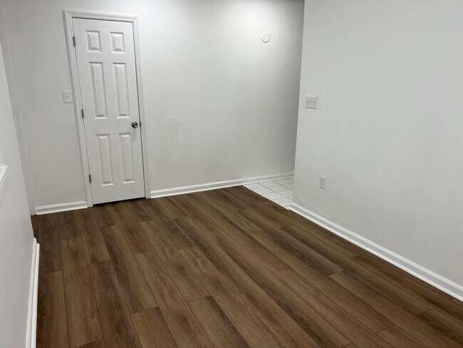 Building Photo - 4762 Trenton Dr