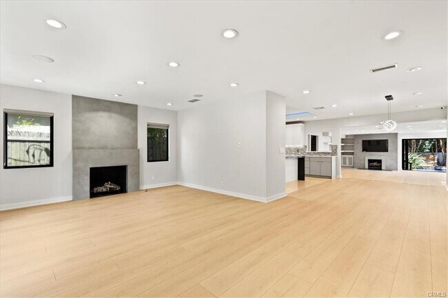 Building Photo - 15221 Valley Vista Blvd