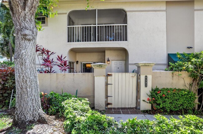 Building Photo - 6582 Via Regina