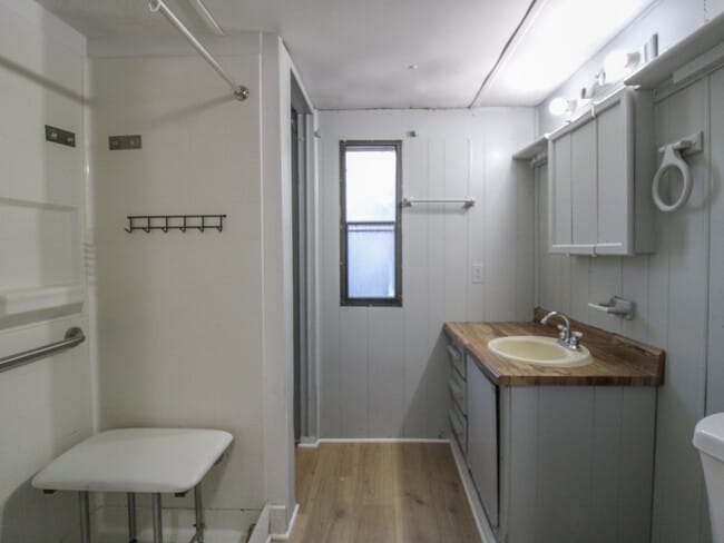 Building Photo - Updated Country Home Just Minutes from Fay...