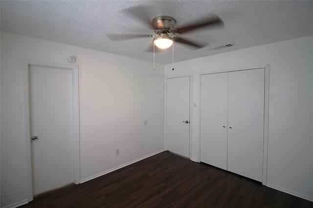 Building Photo - 2805 Meadow Park Dr