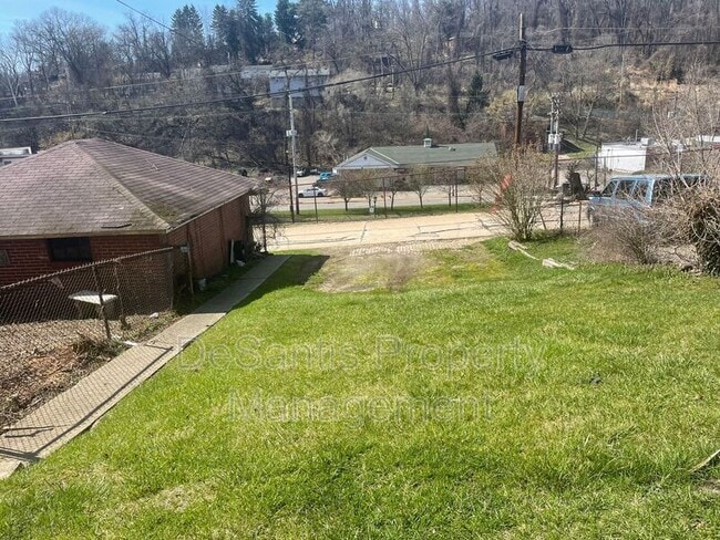 Building Photo - 527 Halsey Ave