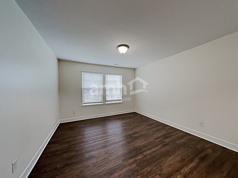 Building Photo - 5075 Trailwater Dr