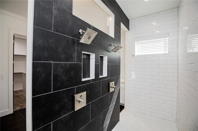 Building Photo - 3 S Castle Oaks Ct