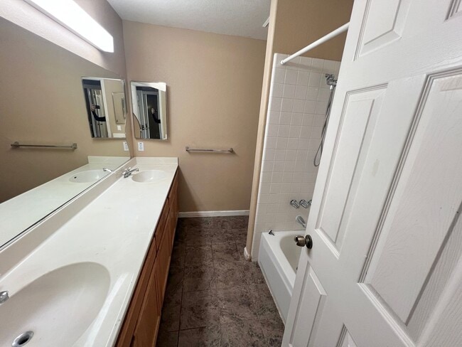 Building Photo - Prime Petaluma 3-Bedroom, 2.5-Bath Home Near Shopping & Amenities