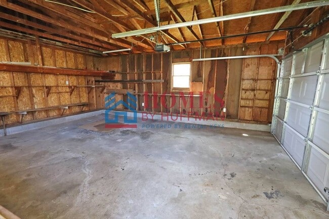 Building Photo - Two Bedroom House | Detached Garage