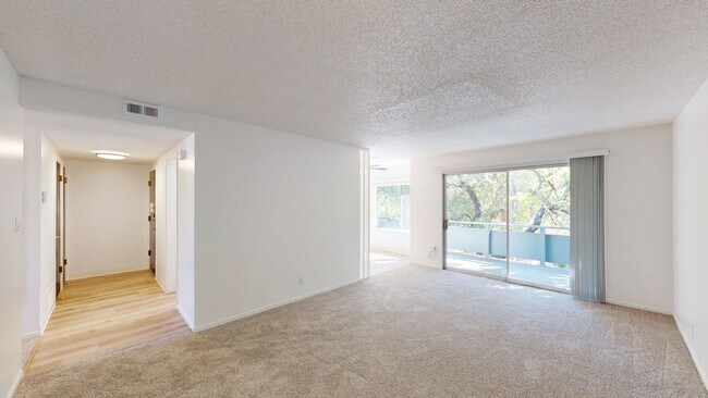Building Photo - 823 Las Gallinas Ave