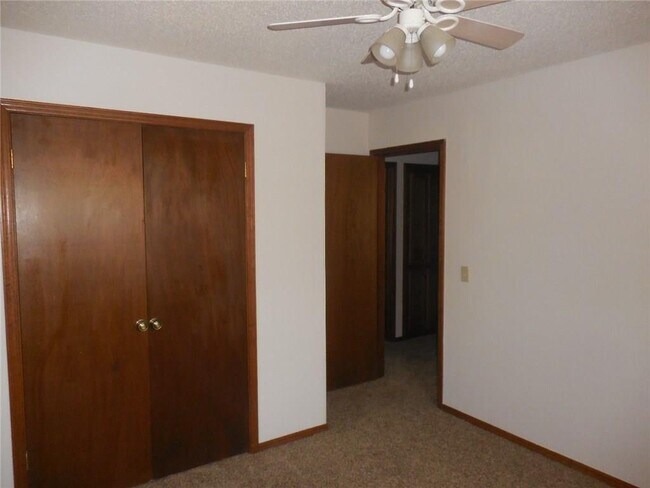 Building Photo - 12613 Whispering Hollow Dr