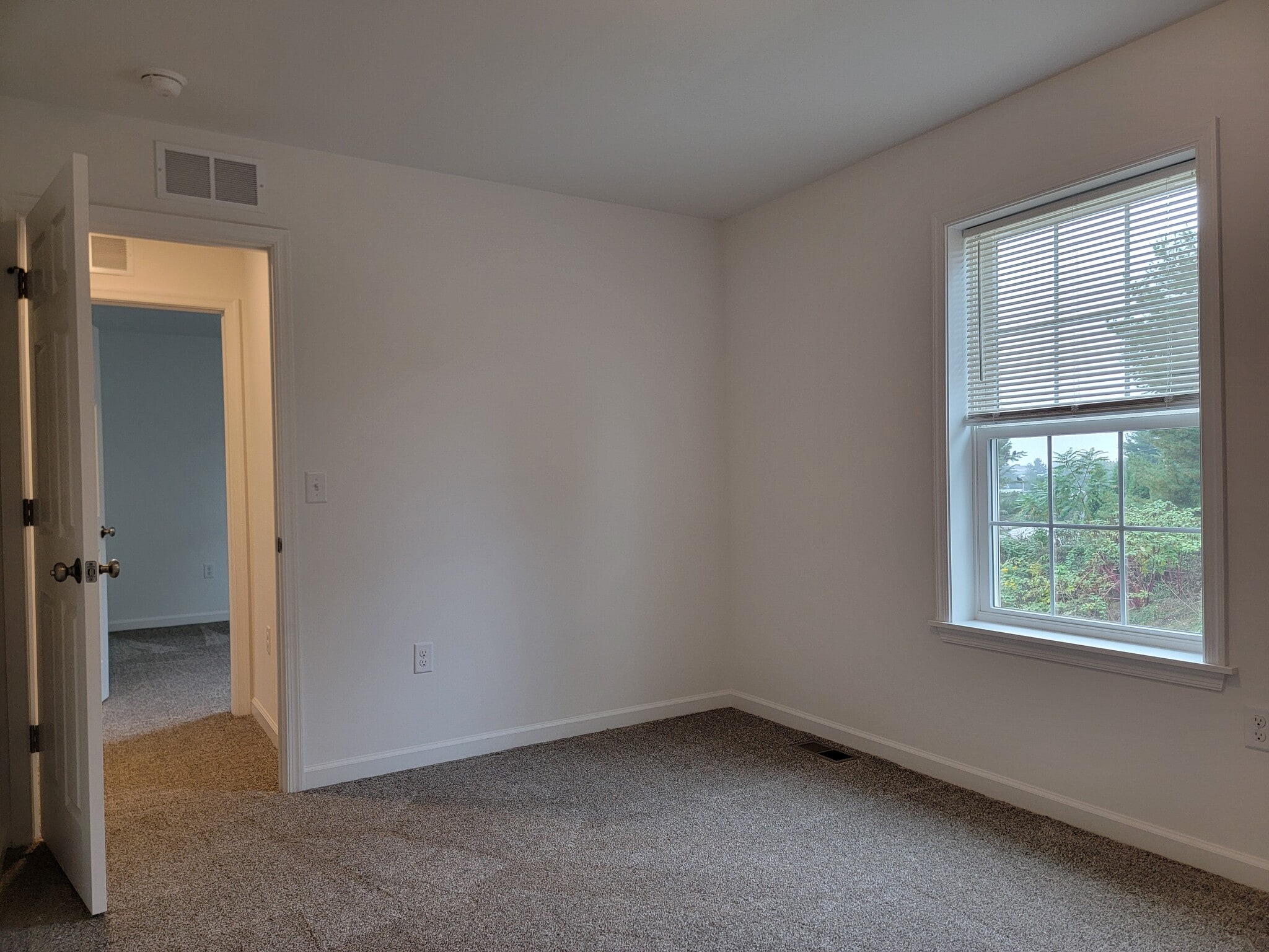 Building Photo - 140 Robert Cir