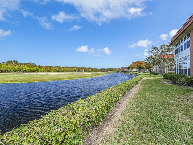 Building Photo - 74 Royal Oak Ct