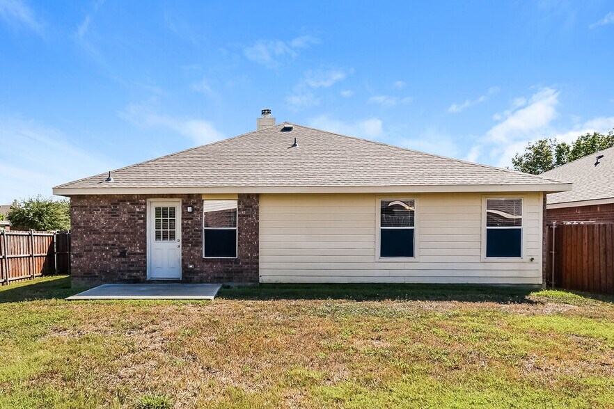 Building Photo - 1100 Caroline Dr
