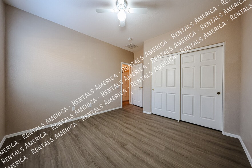Building Photo - 876 E Riviera Pl