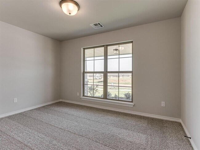 Building Photo - 644 Laurel Grv