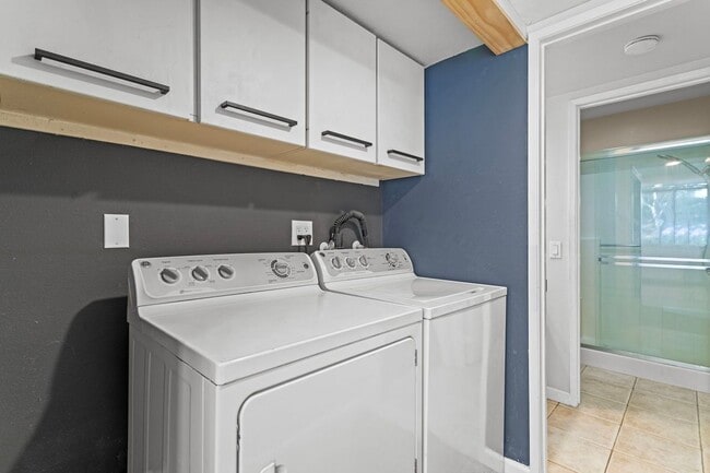 Building Photo - 26481 Olivewood