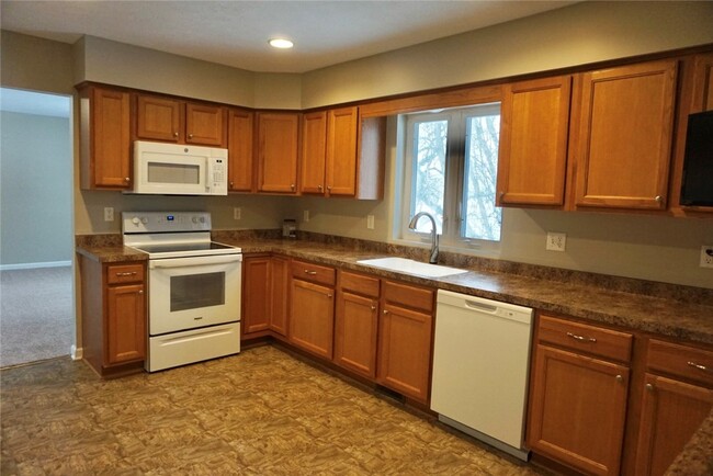 Building Photo - 3015 Kittering Rd
