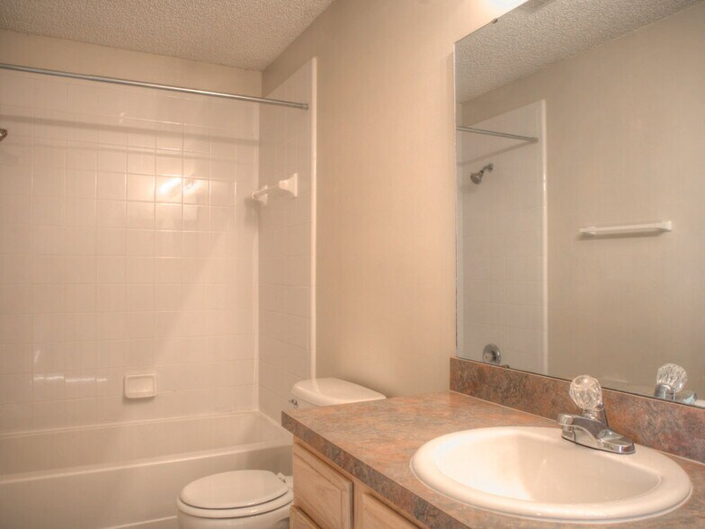 Building Photo - 3374 Guernsey Ct