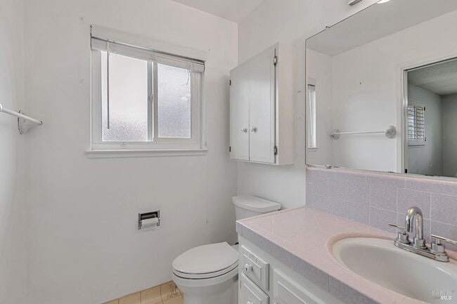 Building Photo - 1520 Hexem Ave