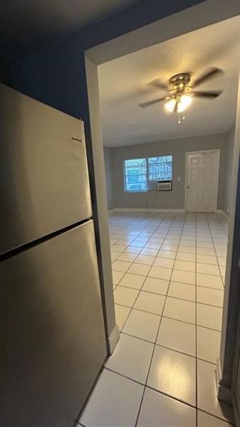 Building Photo - 2625 Middle River Dr