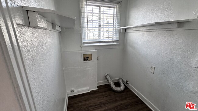 Building Photo - 1709 W 70th St