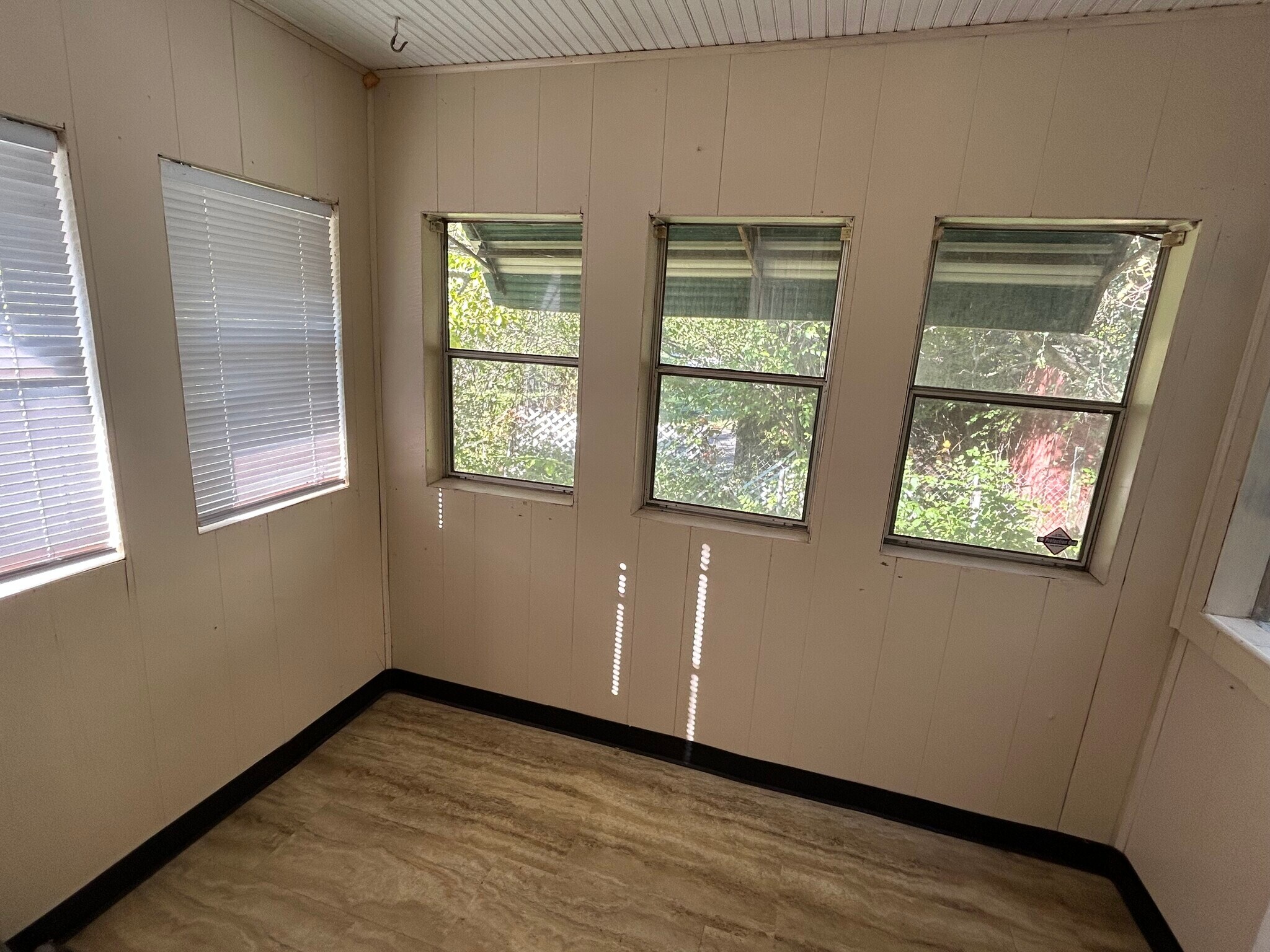 Building Photo - 1802 Lawn Ave