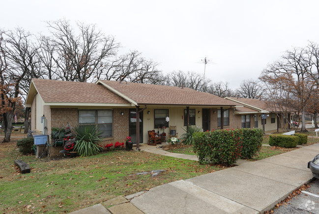 Building Photo - Heritage Oaks Apartments