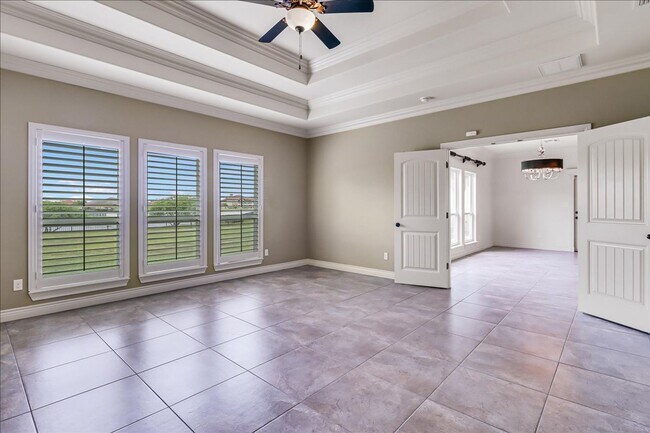 Building Photo - 6241 Lago Vista Dr