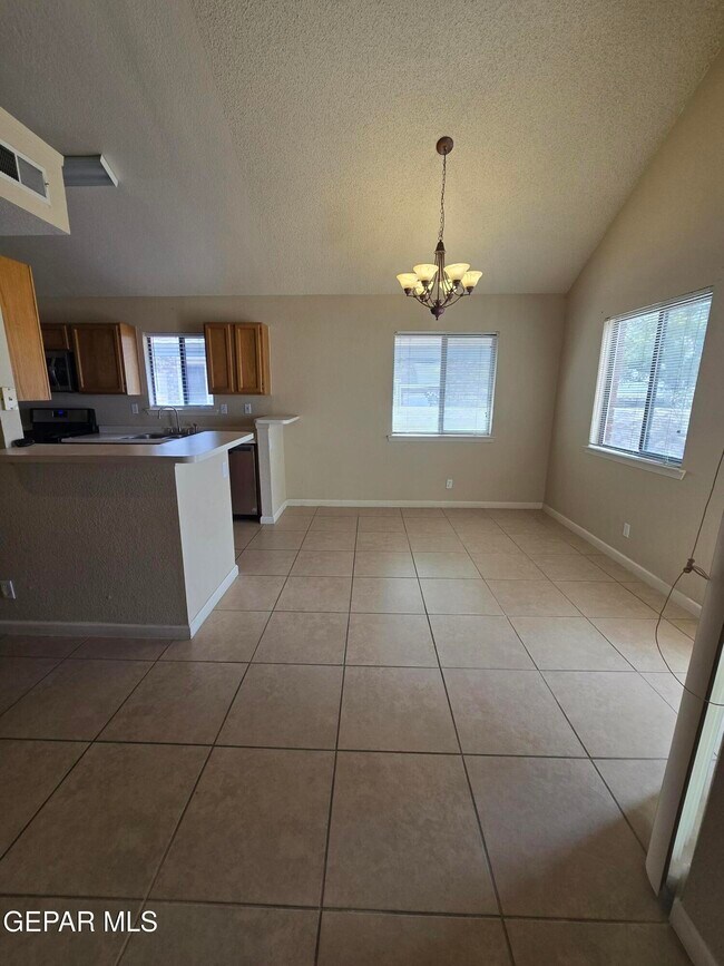 Building Photo - 1025 Desierto Luna St