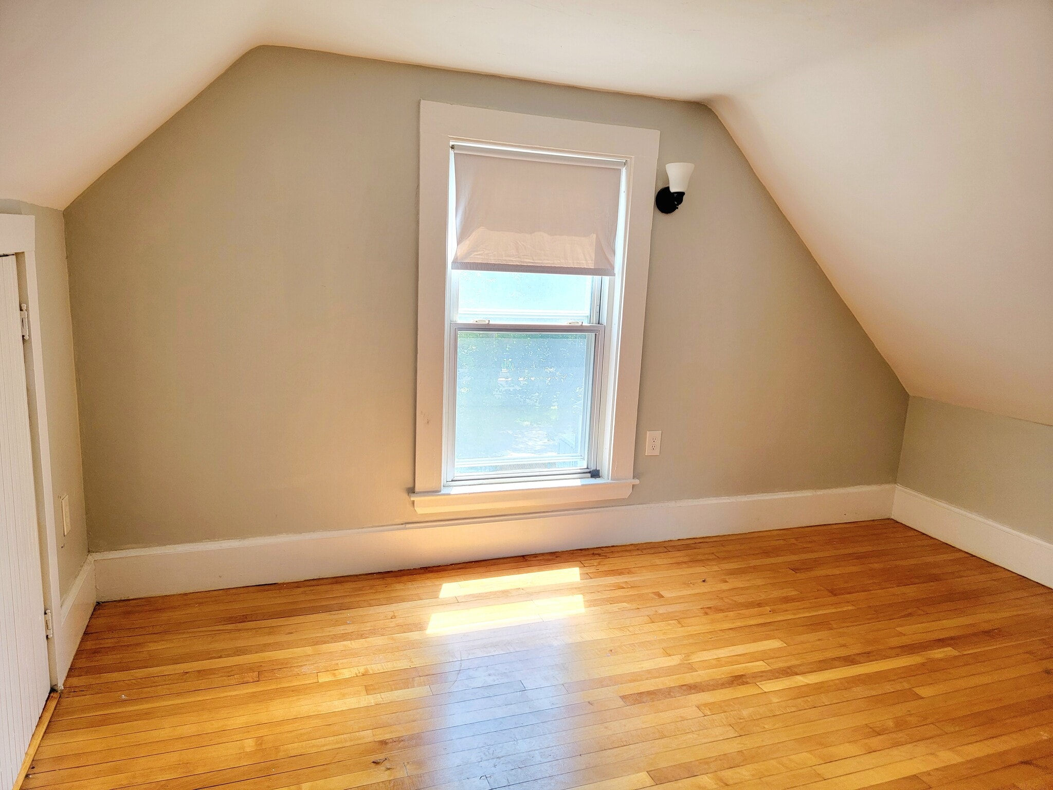 Building Photo - 30 Thayer Pl