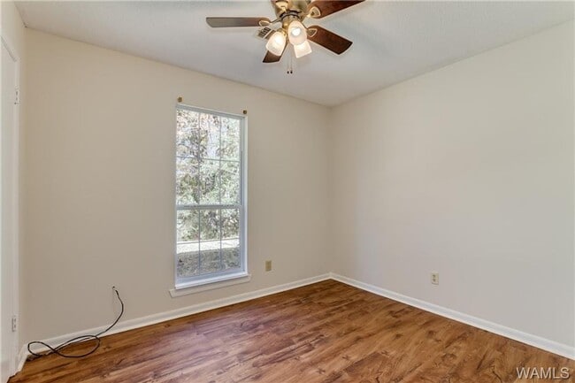 Building Photo - Nice 3 Bed 1.5 Bath Available Now! Call To...