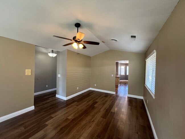 Building Photo - 4-bedroom single story home in Turlock!