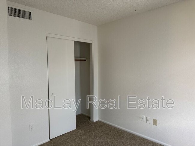 Building Photo - 1577 W Curry Dr