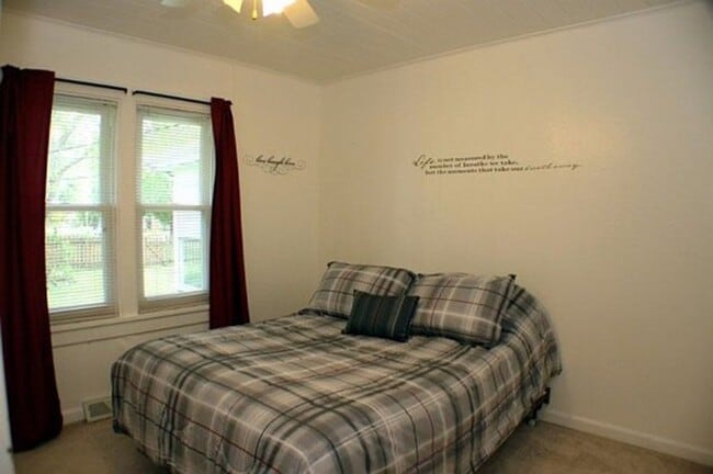 Building Photo - Corner Lot Charm: Spacious 3-Bed Home with Fireplace and Prime Location